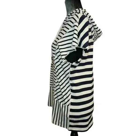 Urban Daisy Blouse S NWT - Picture 3 of 7